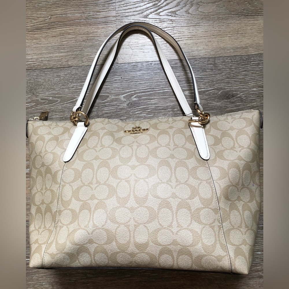 Coach Leather Signature Gallery Zippered Tote. Gold Hardware. GUC